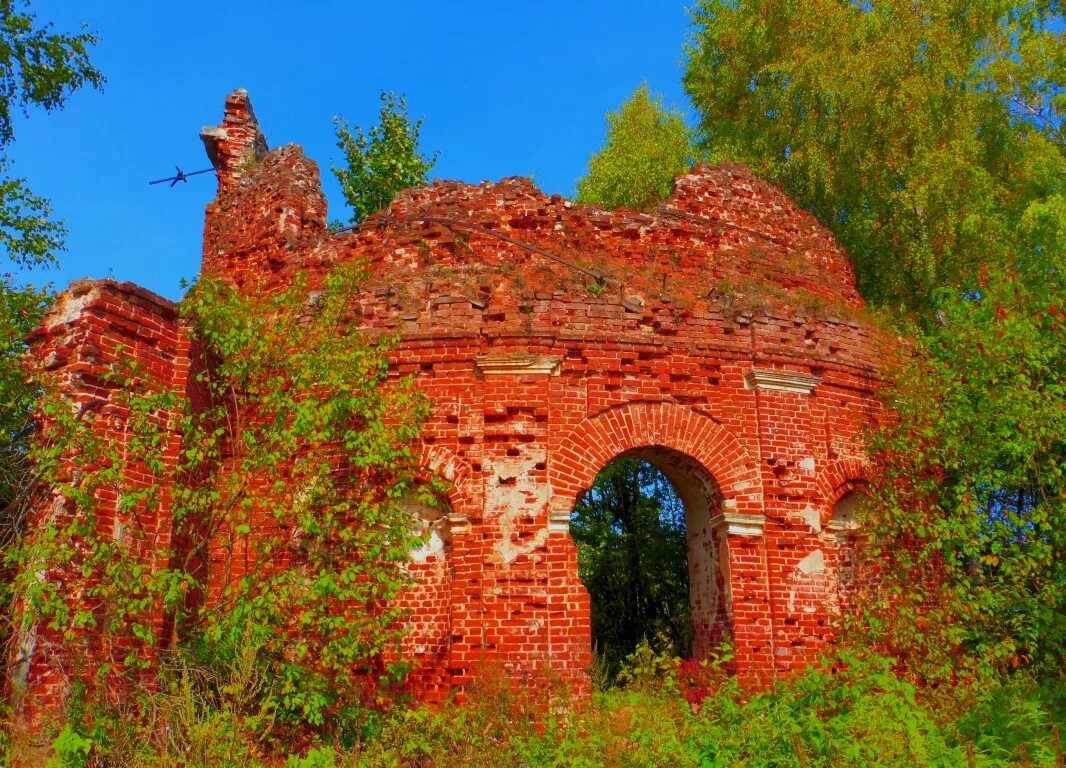 Усадьба смоленское ярославская область. Даратники Ярославская область. Даратники Переславского района. Церковь Спаса Нерукотворного. Усадьба Смоленское Переславский район.