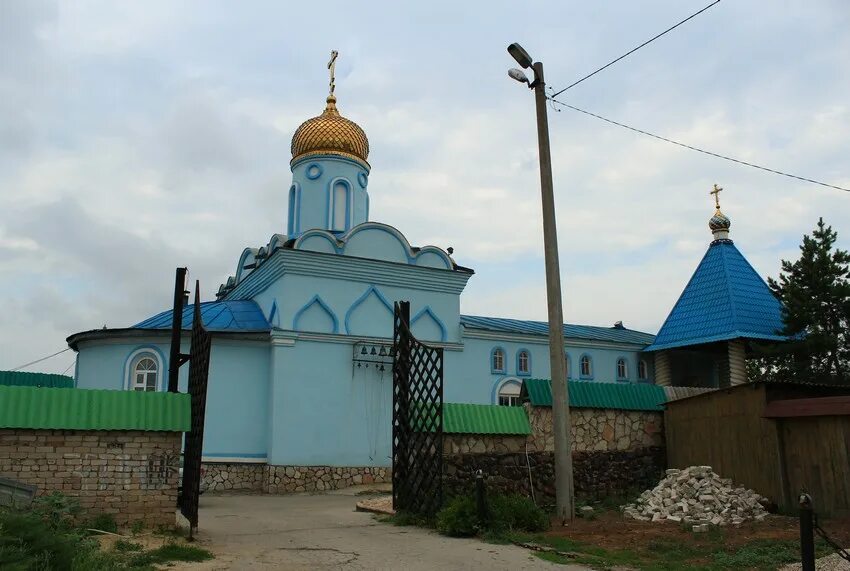 Храм Смоленской Божьей матери Октябрьск. Октябрьск Самарская храм иконы Божией матери Смоленской. Храм в Октябрьске Самарской области. Храм Вознесения Господня Октябрьск Самарская область. Сайты октябрьска самарской области