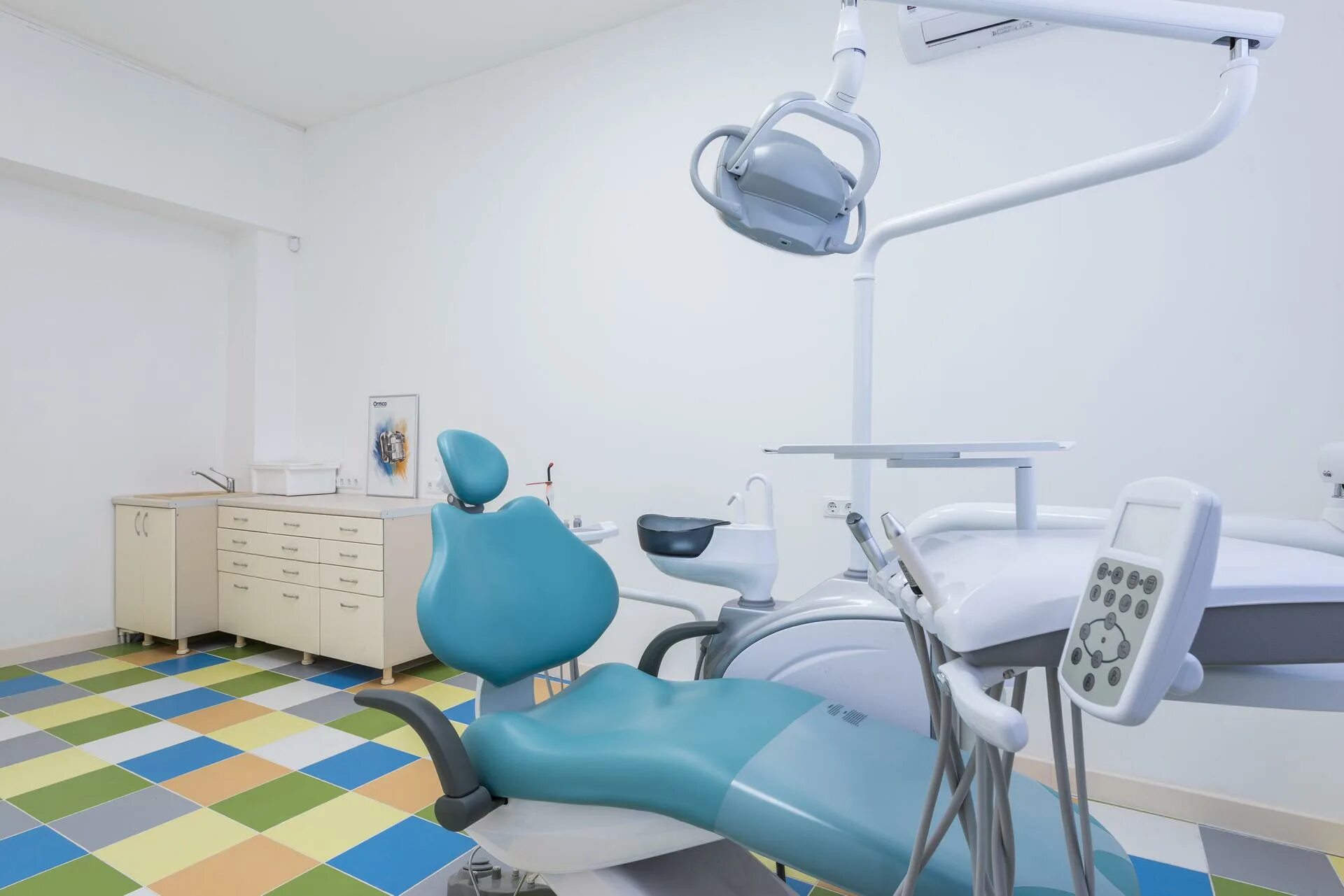 Стоматология Эстетика. Зубные средства марки Dental Clinic. Зубной ополаскиватель марки Dental Clinic. О хирургической стоматологии и имплантологии. Стоматологическая поликлиника загородный