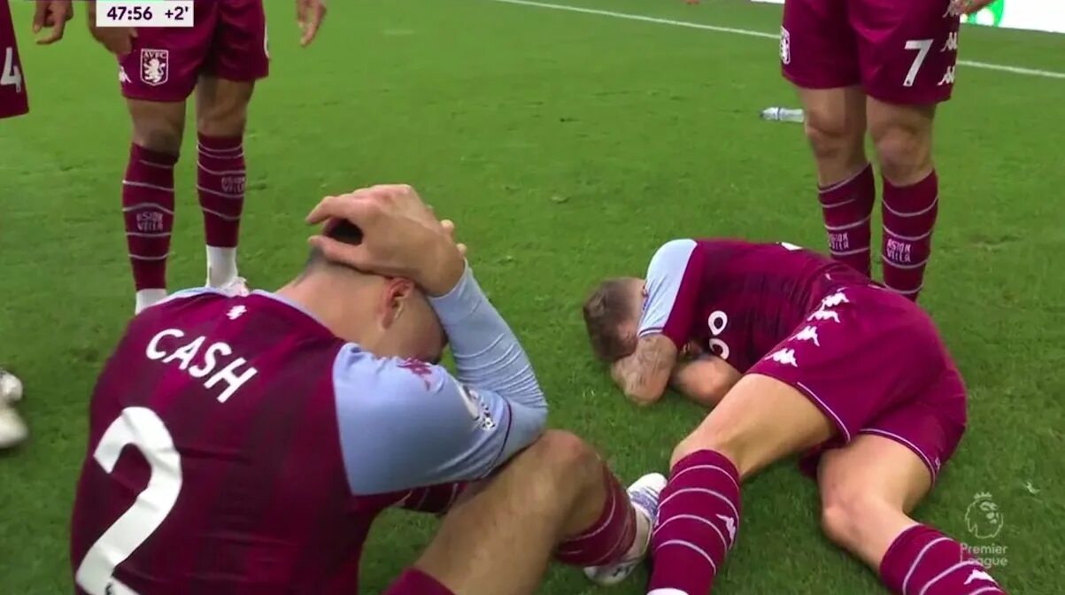 Открывается после замены игрока aston villa