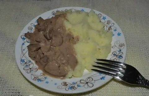 Куриная печень в сметане с картошкой