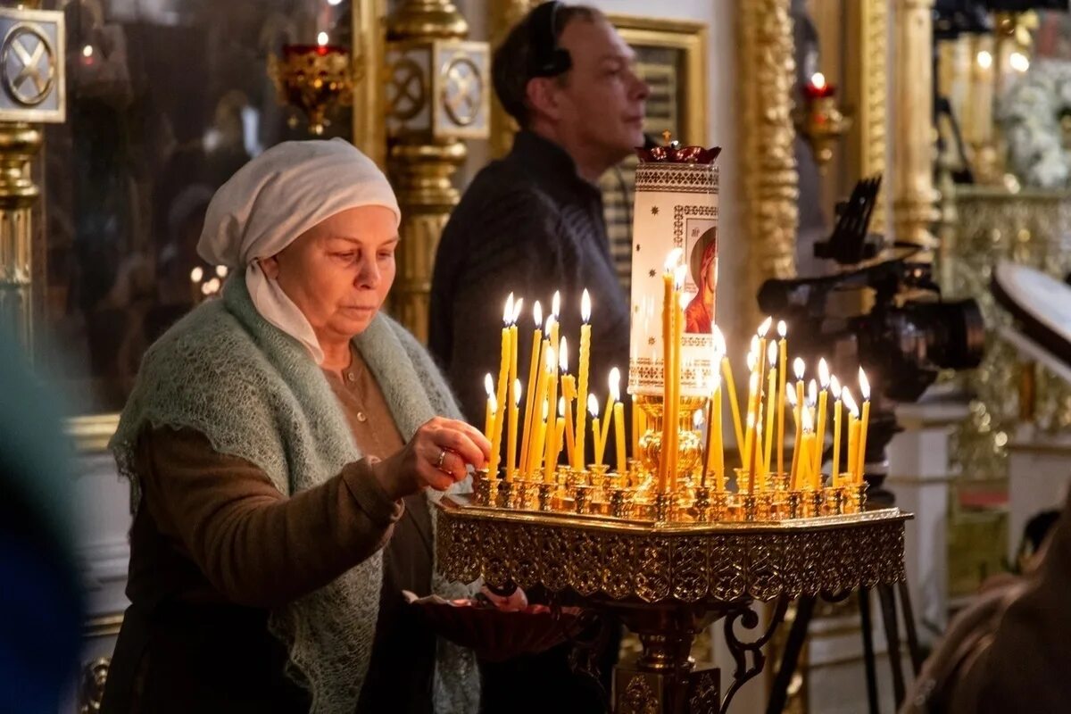 Православное Рождество. Свечи в храме на Рождество. Рождество Церковь. Рождество в главном храме.