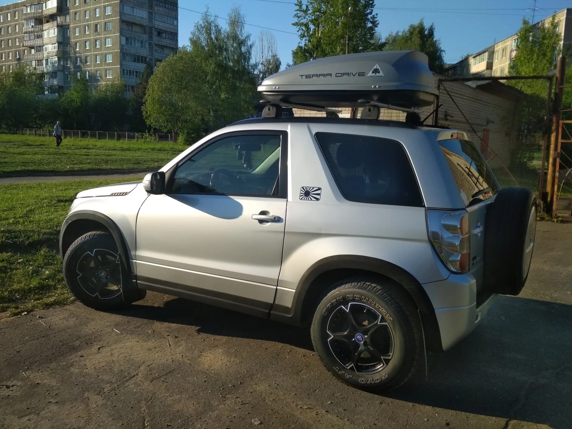 Suzuki grand vitara на авито. Suzuki Grand Vitara 1.6. Автобокс на Сузуки Гранд Витара. Бокс на крышу Гранд Витара 1.6. Бокс Suzuki Grand Vitara.