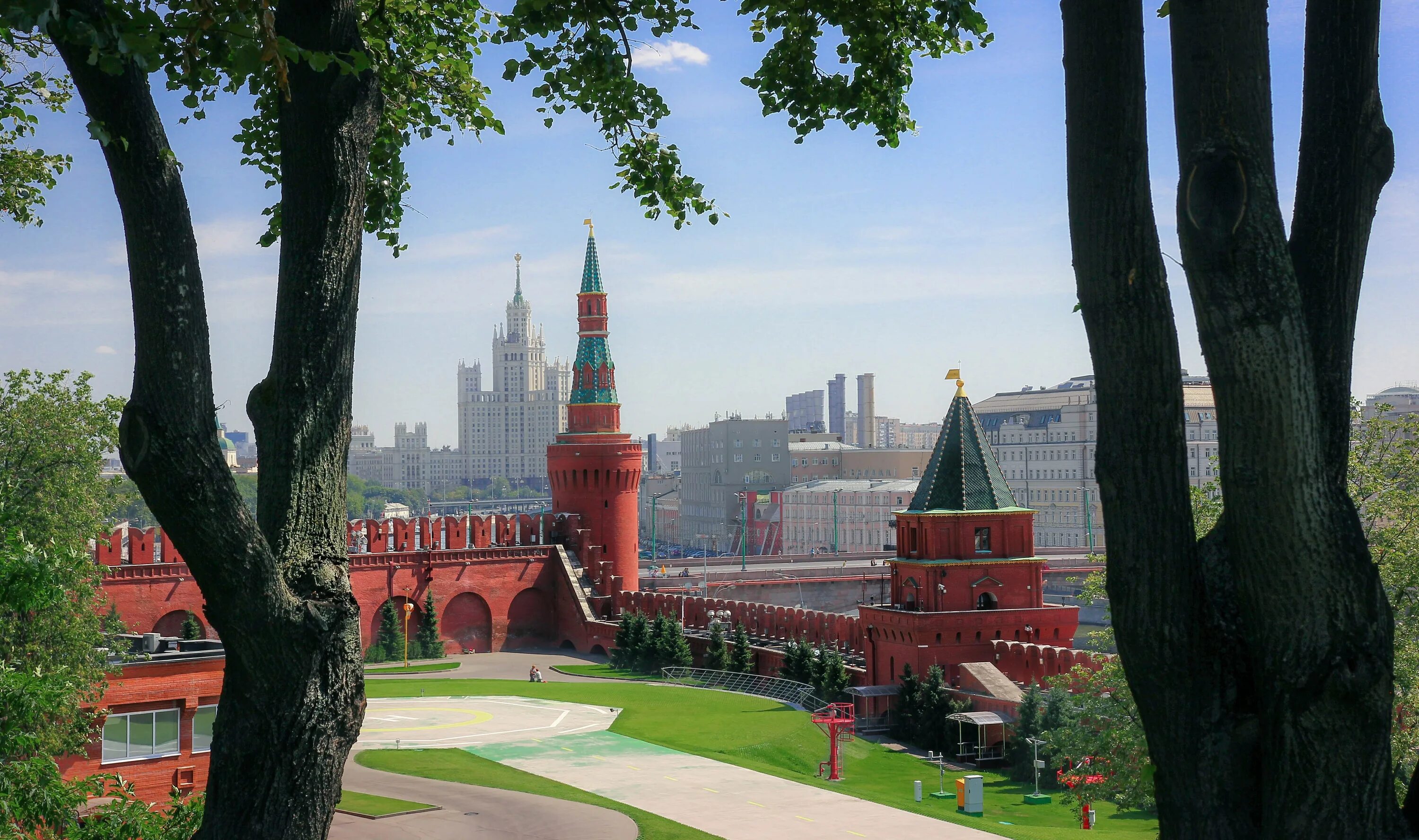 Кремль деревья. Памятник воинской славы чебоксары. Царь колокол в москве. Москва • памятники московского кремля. Памятники города фурманова ивановской области.