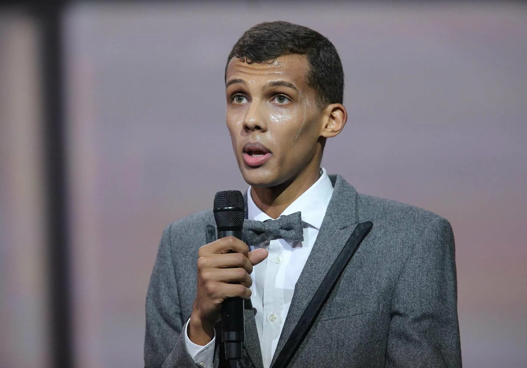 Популярные французские исполнители. Стромай. Стромае 2022. Stromae 2020. Stromae сейчас 2021.