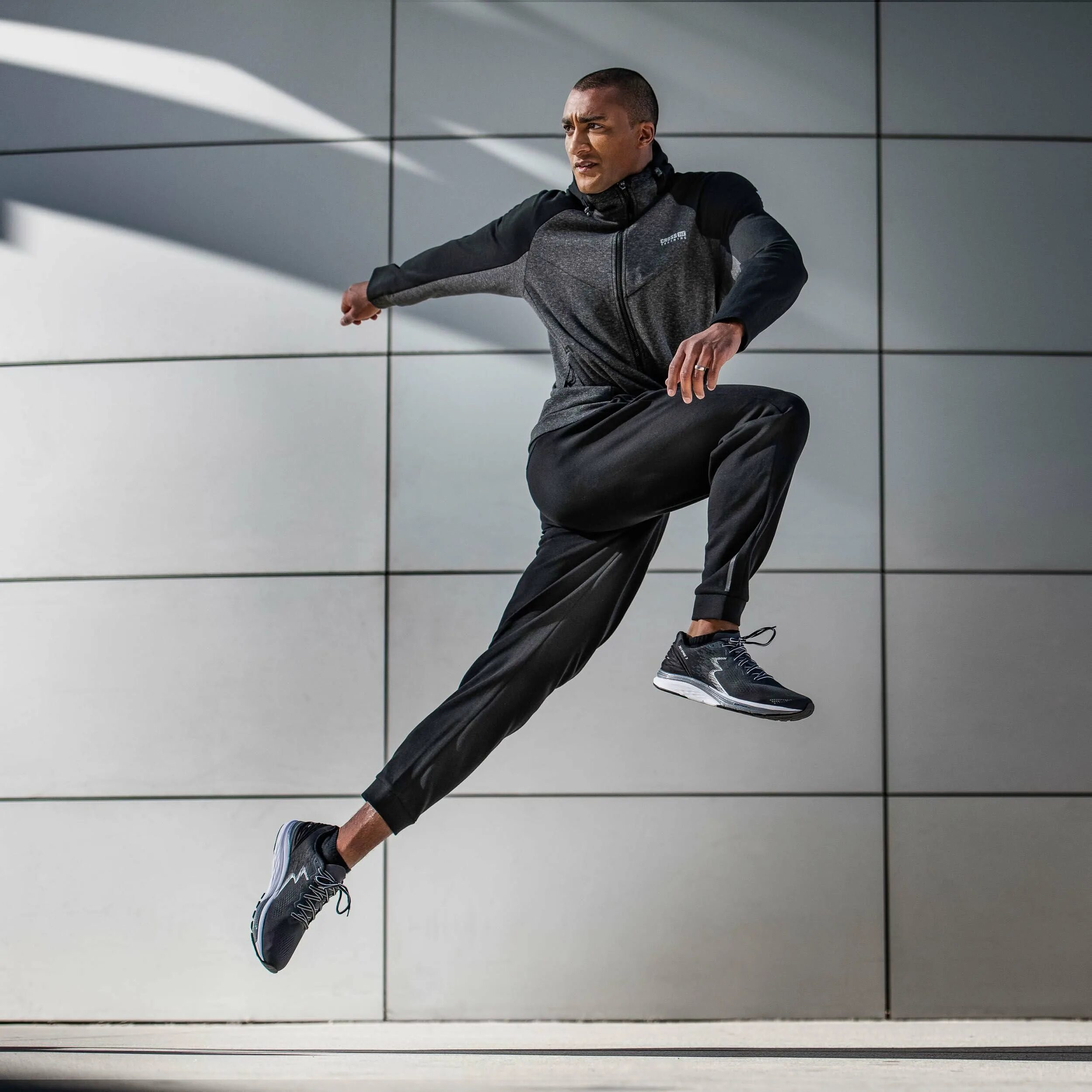 Спортивный баннер. Спортивная одежда. Одежда футболиста. Реклама спортивной одежды. Спортивная одежда.