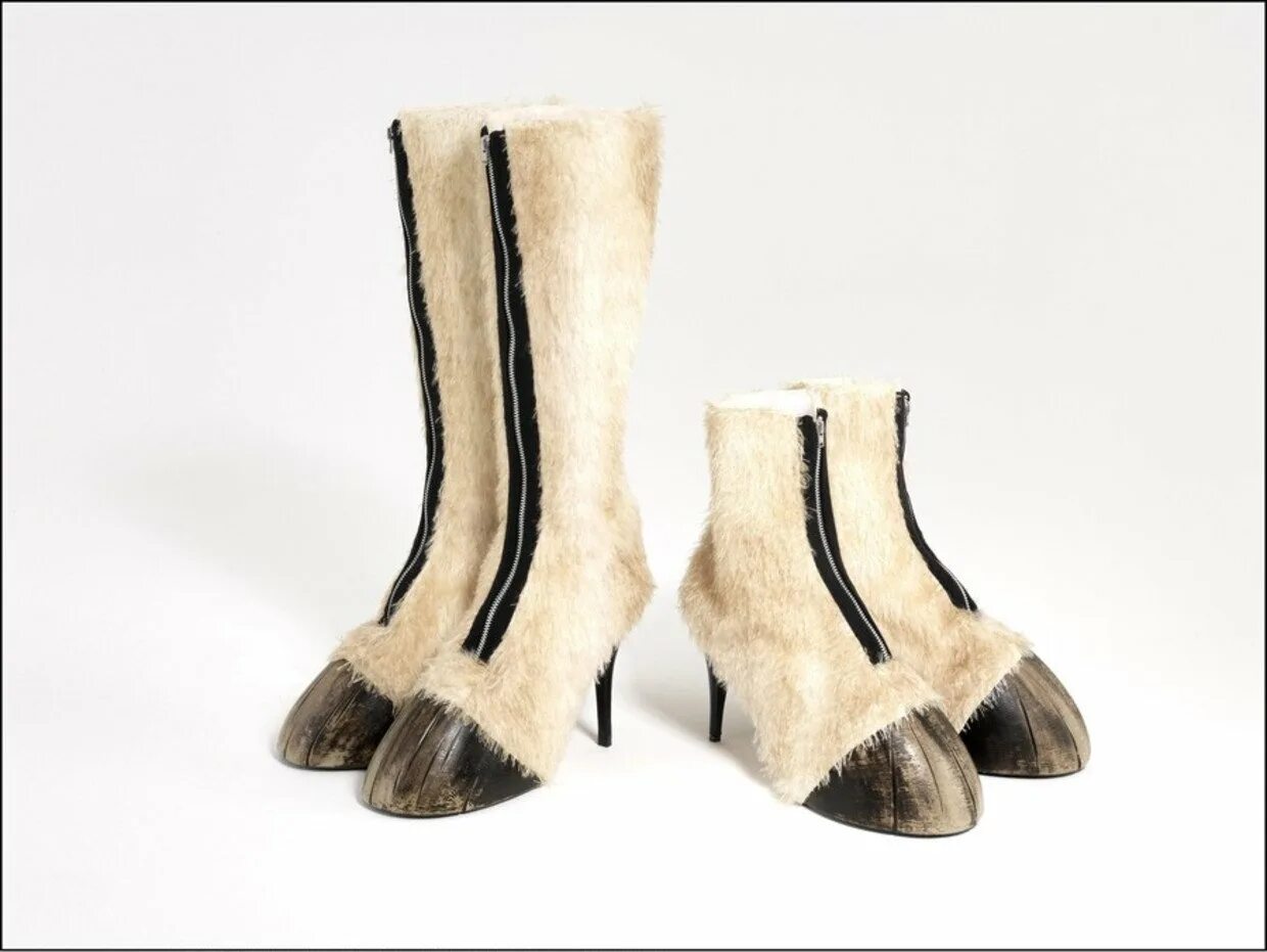 Рога копыта и хвост. Horse hooves shoes туфли. сапоги копыта. козьи сапоги. женские сапоги в виде копыт.