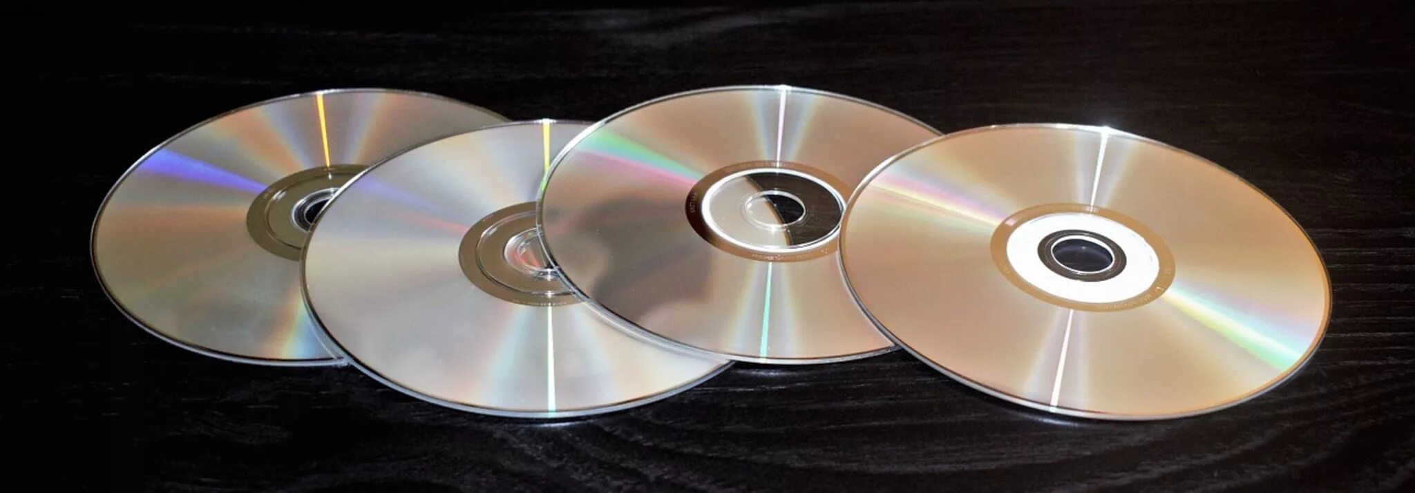 Cd фото. CD - Compact Disk (компакт диск). CD (Compact Disc) — оптический носитель. Болванка СД. СД И двд диски.