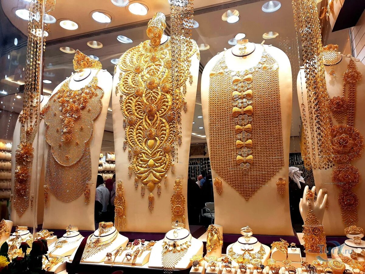 Дубайский золотой. Дубайский золотой. Дубайский золотой. Золотой рынок gold souk. Рынок золота в дубае.