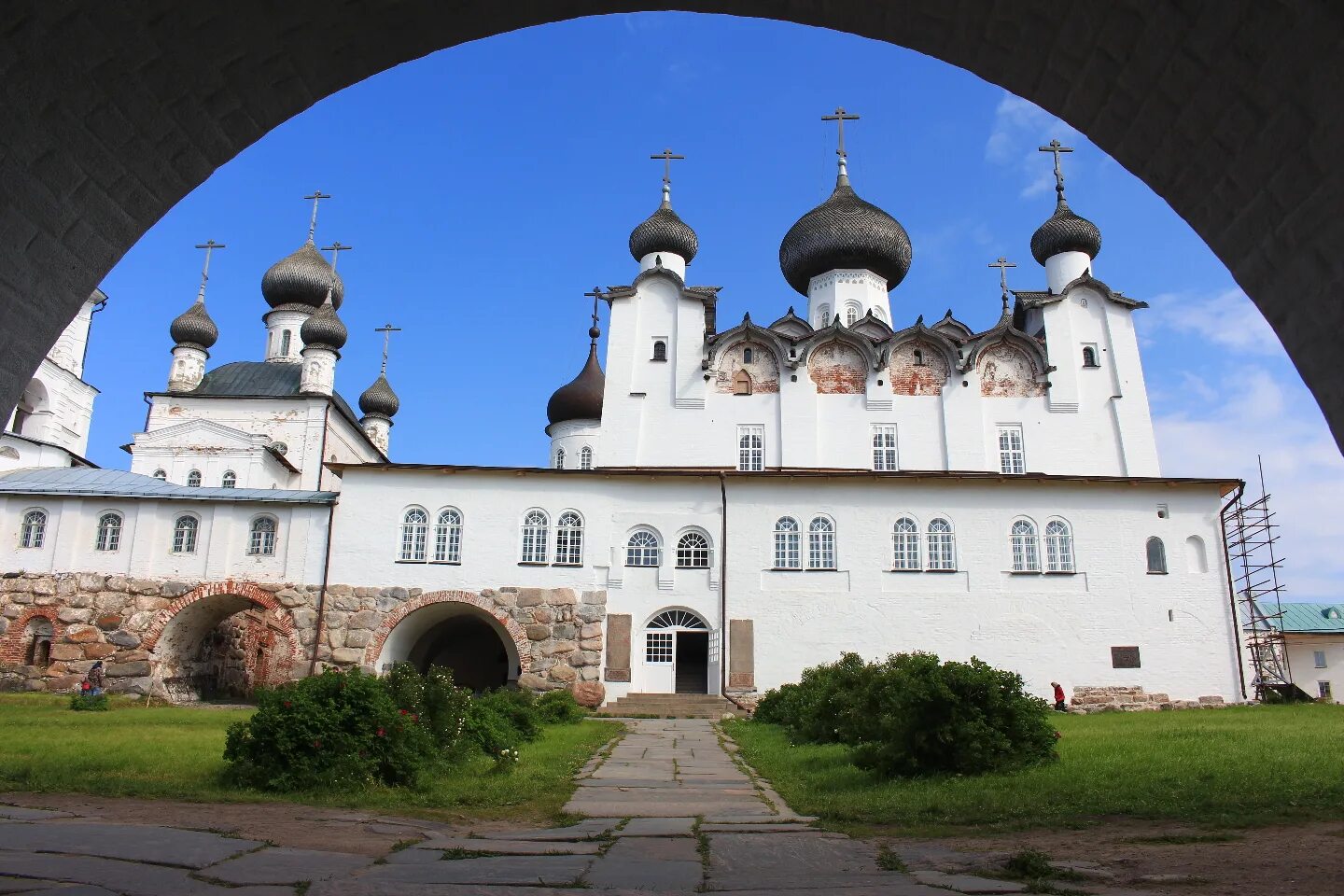 Спасо-Преображенский Соловецкий монастырь. Спасо-Преображенский монастырь Соловки. Спасо Преображенский Соловецкий монастырь Архангельская область. Преображенский монастырь на Соловецких островах. Соловки сайт монастыря