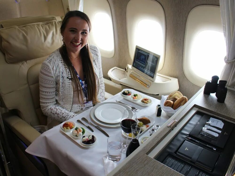 First class going first class. Emirates первый класс. 1 First class Emirates. Emirates 1 класс. Эмирейтс первый класс Москва Дубай.