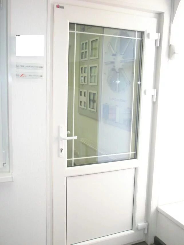 двери входные пластиковые со стеклом белые. двери входные пластиковые со стеклом белые. пластиковые двери входные. дверь пластиковая со стеклом. металлопластиковые входные двери рехау.