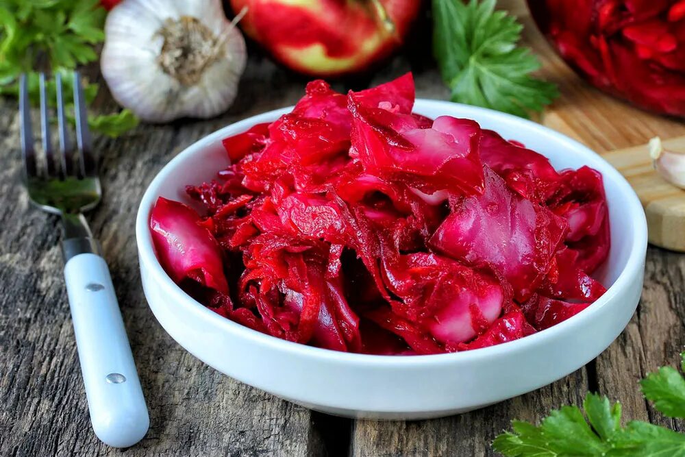 Капуста крупными кусками со свеклой быстрого приготовления. Капуста провансаль со свеклой. капуста по-армянски со свеклой. капуста по-армянски (по-корейски со свеклой). армянская капуста со свеклой.