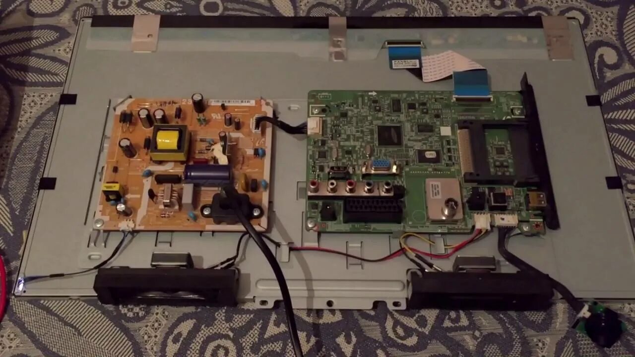 Почему телевизор включается и выключается. Телевизор самсунг ue22es5000w. телевизор самсунг ue22es5000w сам выключается. ремонт телевизора samsung ue22es5000w. телевизор включается.