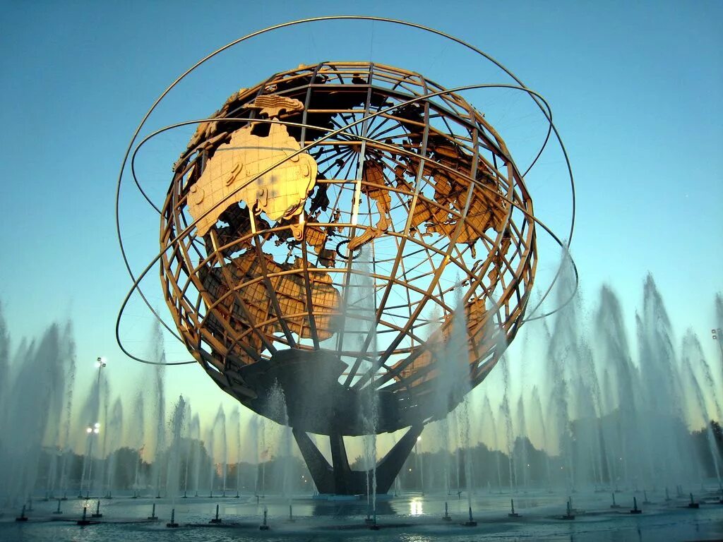Глобус в шаре. Унисфера в Нью-Йорке. Фонтан Унисфера, Нью-Йорк, США. Фонтан Unisphere. Нью Йорк скульптура Глобус.