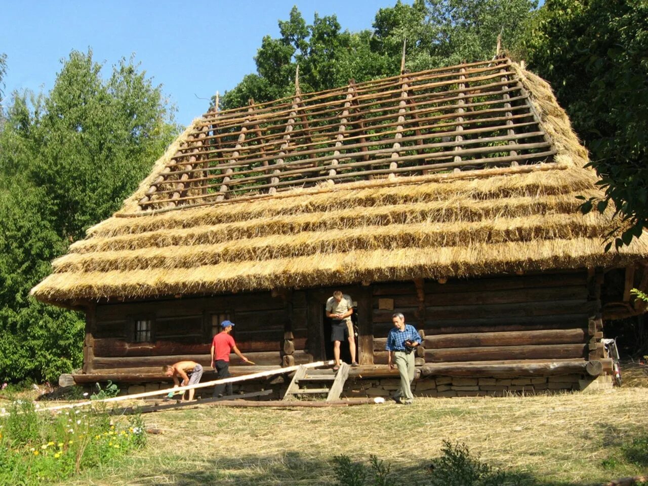 Крыша из камыша. Кровля из соломы. Крыша из соломы. Дом с крышей из соломы. Хата 11