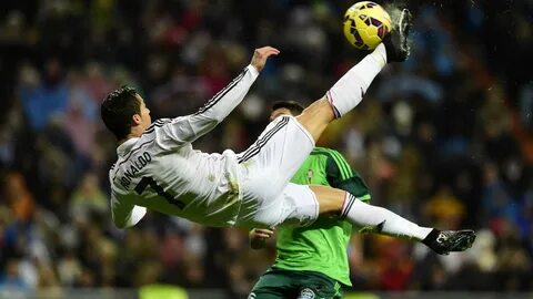 Cristiano Ronaldo: Dreierpack und üble Unsportlichkeit Fußball.