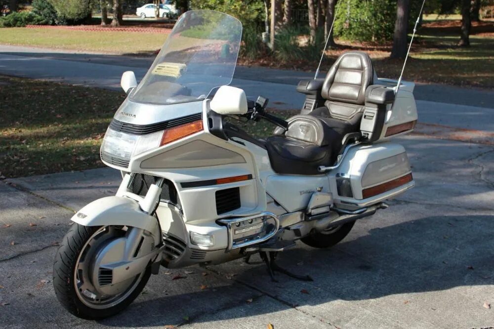 Купить хонду голду в россии. Honda Gold Wing 1990. Goldwing Honda 1990. Honda Gold Wing. Honda Gold Wing 1973.