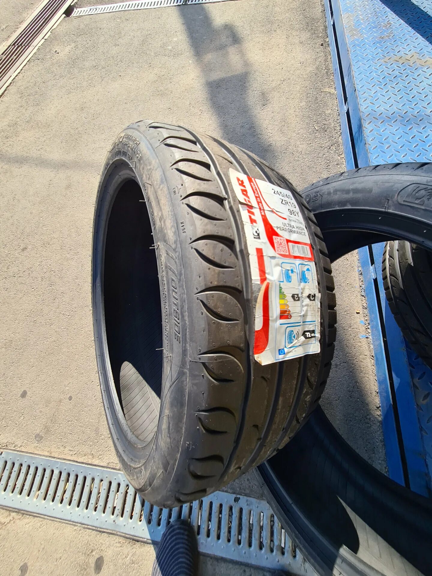 High performance отзывы. Tigar UHP Ultra High Performance. Tigar Ultra High Performance 235/35 r19. Tigar UHP Ultra High Performance 225 55 r17. Tigar Ultra High Performance 235/40 r18.