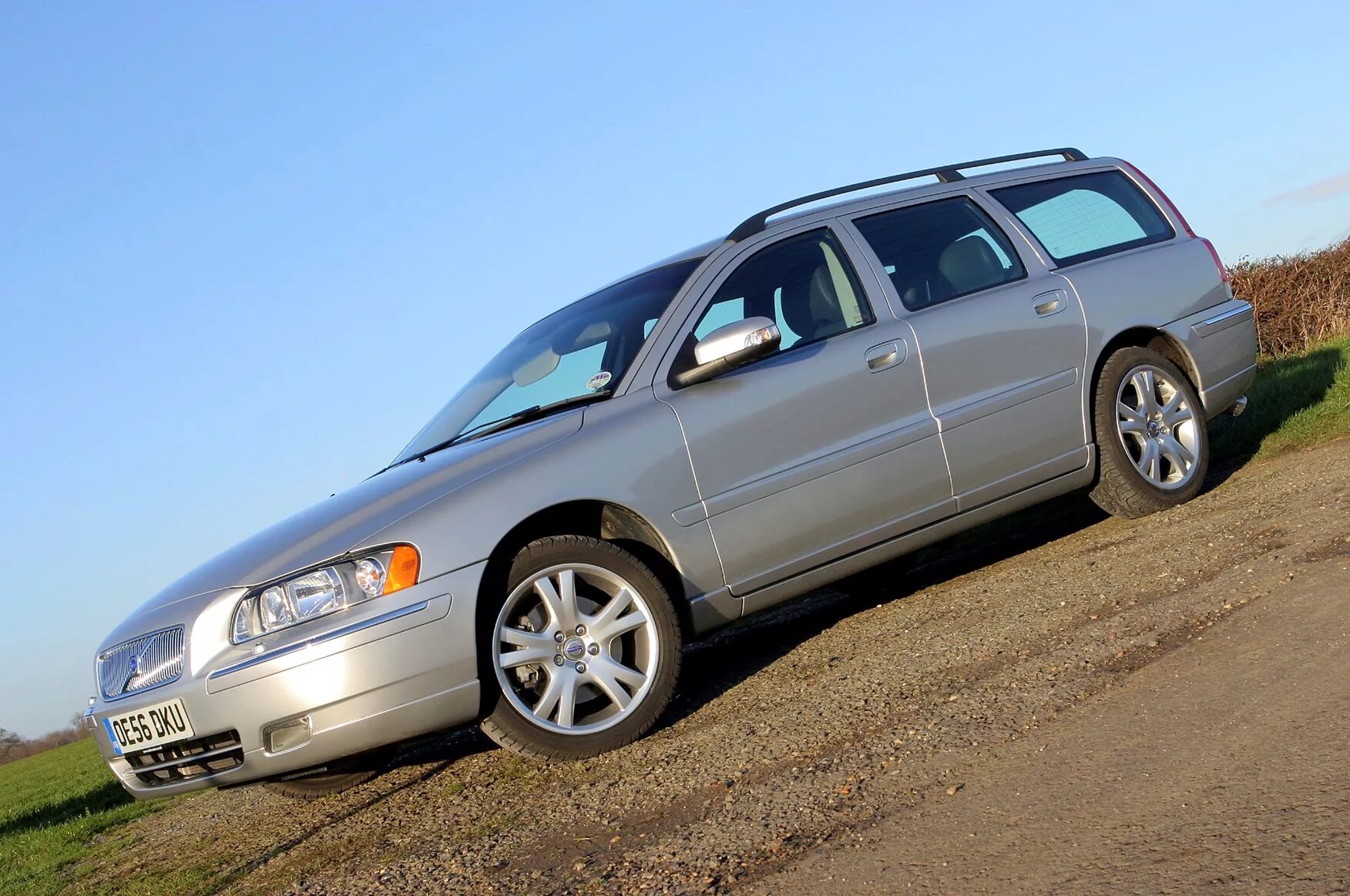 Купить бу вольво и области. Volvo v70 2000-2007. Volvo v70 2000. Вольво v70 универсал. Вольво v70 2000г.