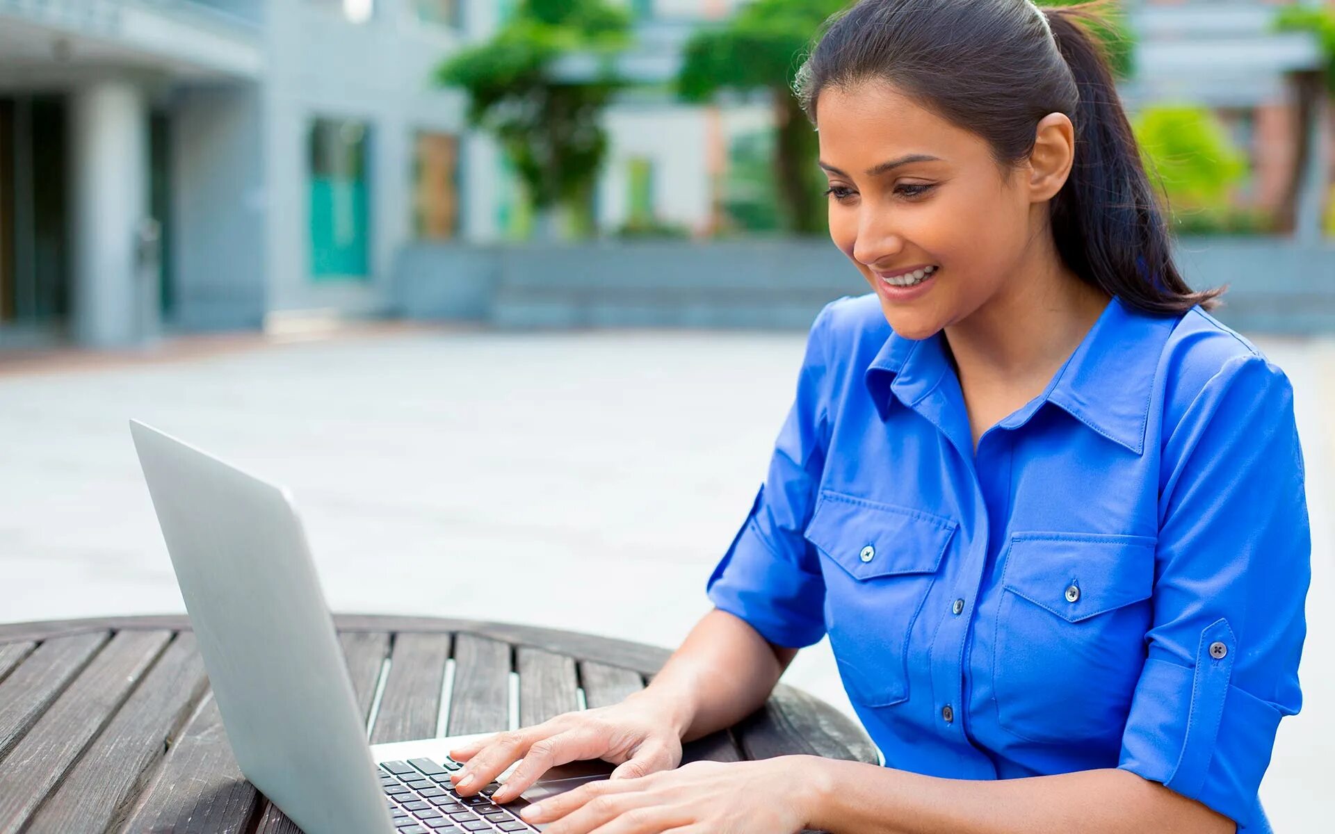 L a student. Женщина работник. Девушка Education. Indian student. Бизнес-школа «women in Business».