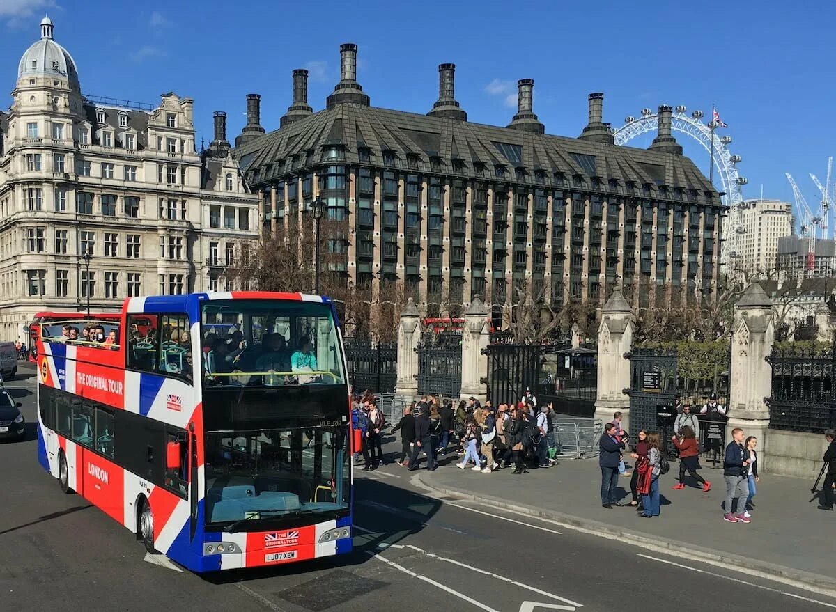 London excursions. Биг-бен. Биг бен в лондоне. London sightseeing tour. Туристы в лондоне.