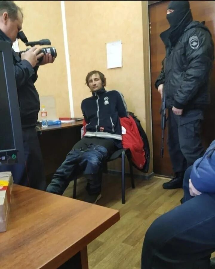 Задержанные преступники. Преступник в суде. Осудили полицейского. Задержание в суде. Притон ук рф