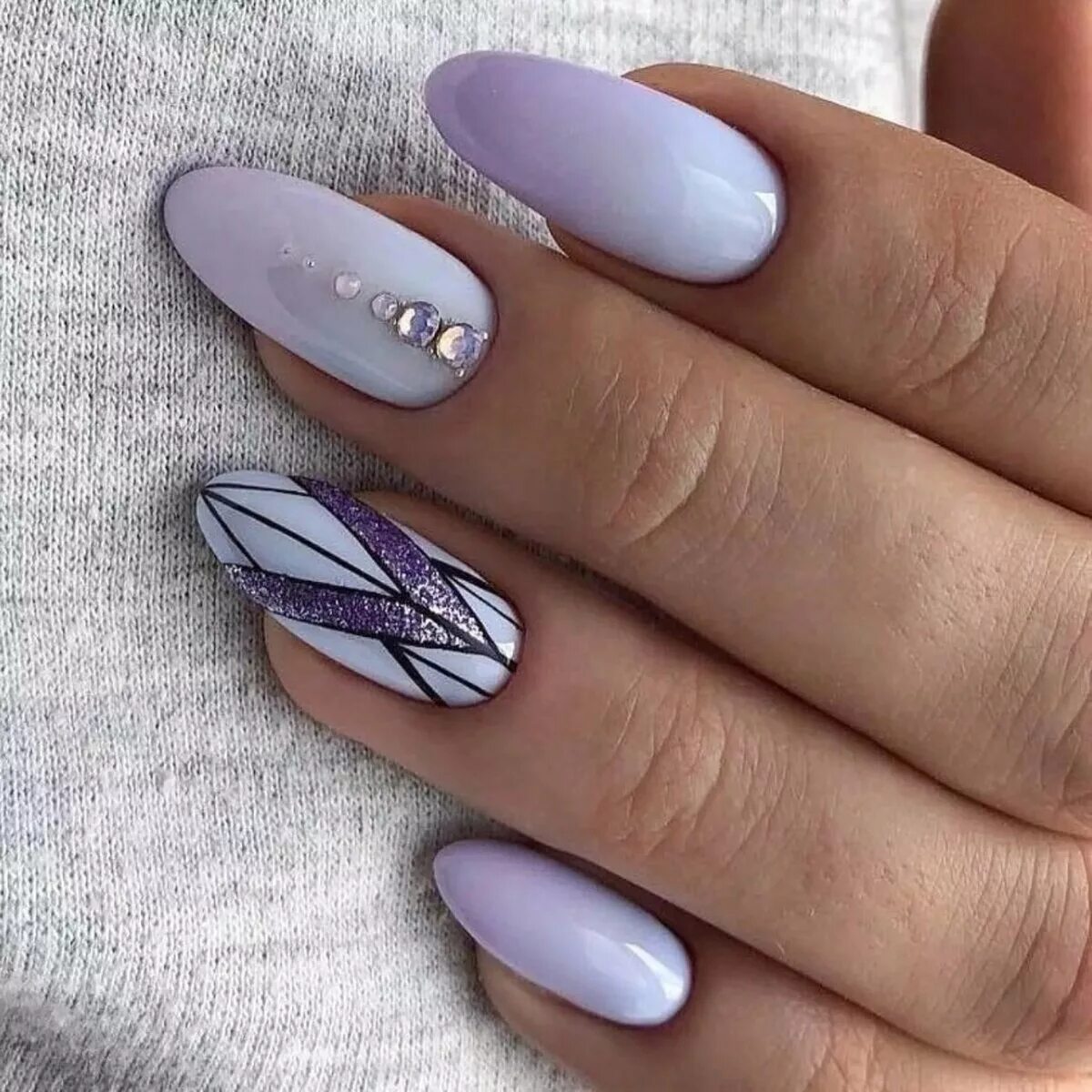 веточки на ногтях. красивые овальные ногти. дизайн ногтей овальные простой. маникюр на короткие овальные ногти. ногти овальные дизайн.