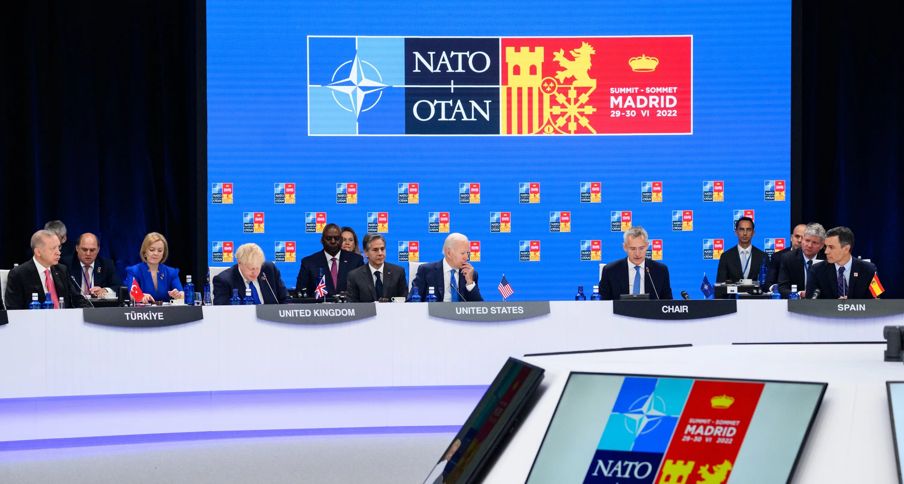 Нато грозит россии. Мадридский саммит НАТО 2022. Пражский саммит НАТО 2002. Саммит Россия НАТО 2022. Мадридский саммит НАТО В 2022 году.
