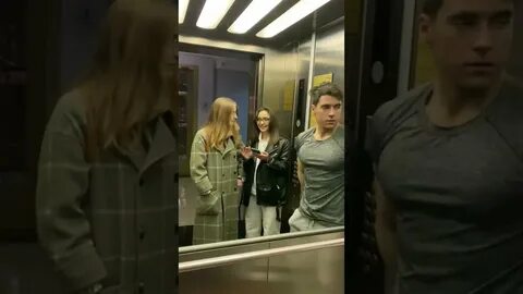 Девочки в лифте видео