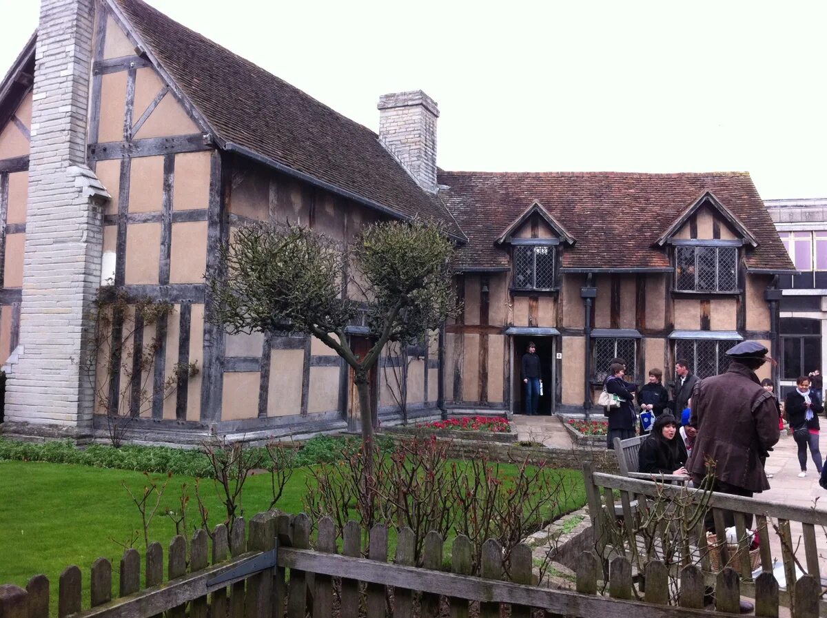 Stratford-upon-Avon Шекспир. Дом-музей Шекспира Стратфорд-апон-эйвон. Дом Шекспира в Стратфорде. Дом-музей Шекспира Англия.