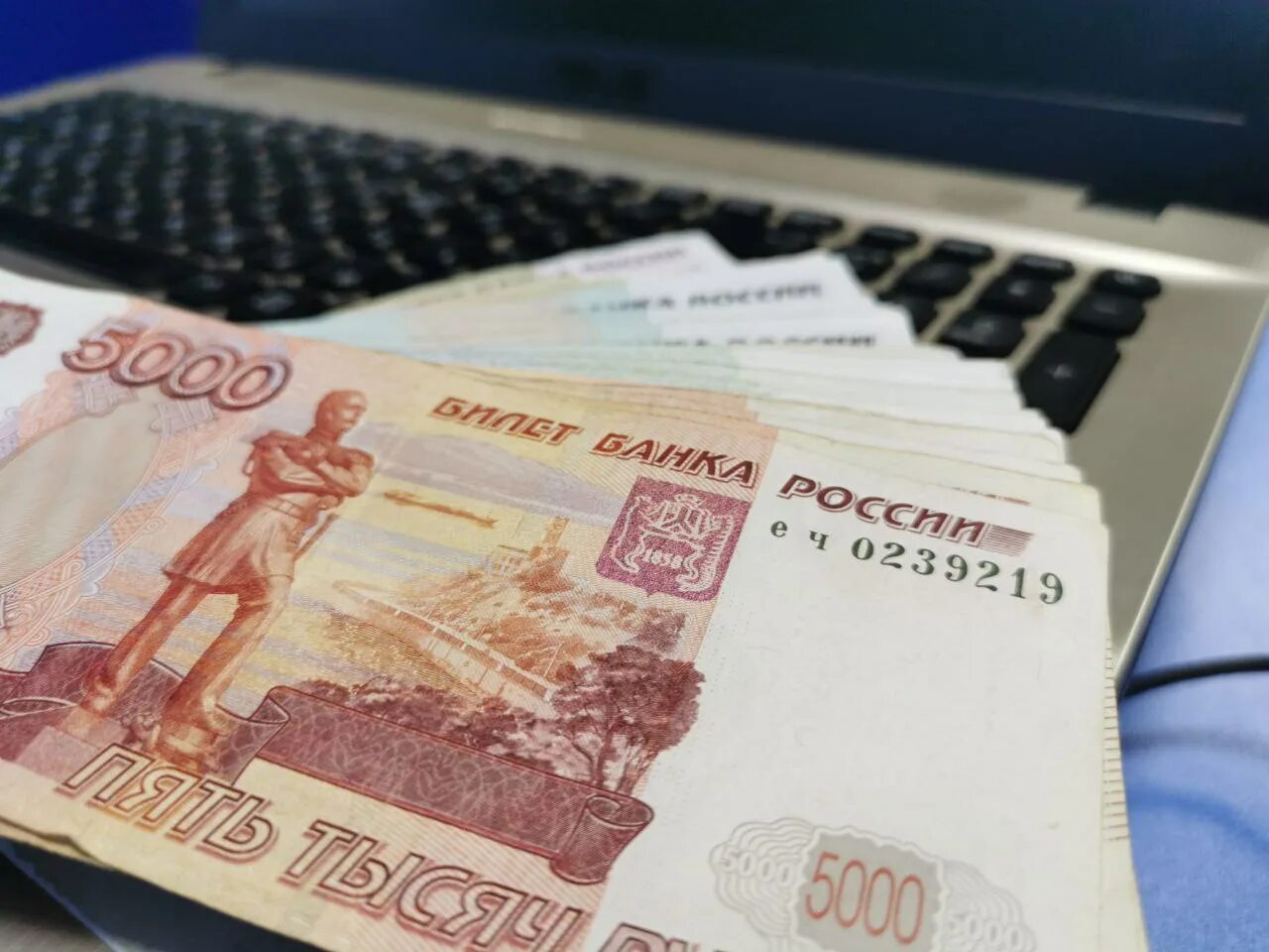 Большие деньги. 1000000 рублей. Фальшивые деньги фото. Купюра 1000000000 рублей. Деньги миллион рублей.