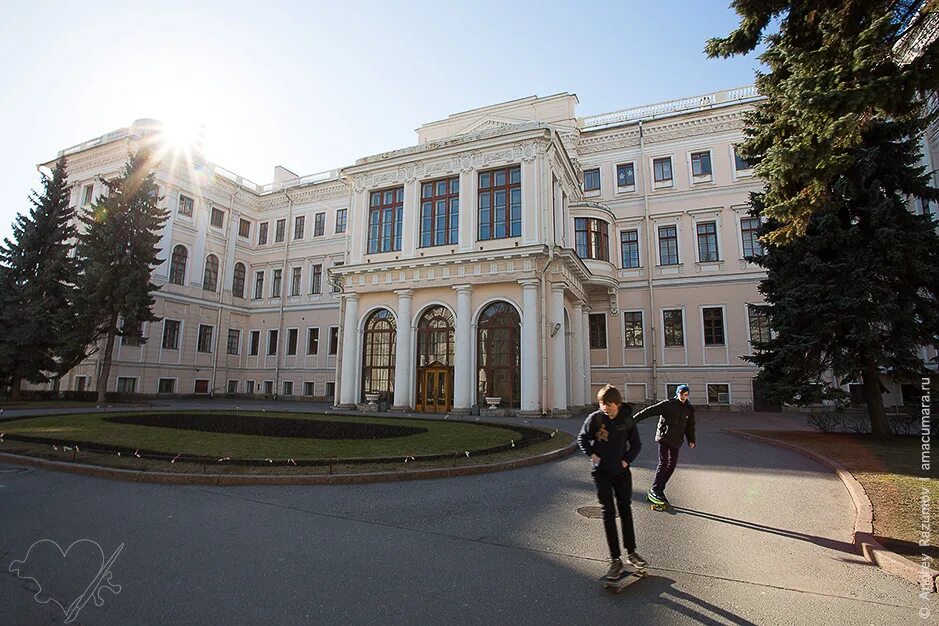 Дворец пионеров аничков дворец. М. Дворец юных. Санкт-петербургский городской дворец творчества юных. Гдтю аничков дворец спб.
