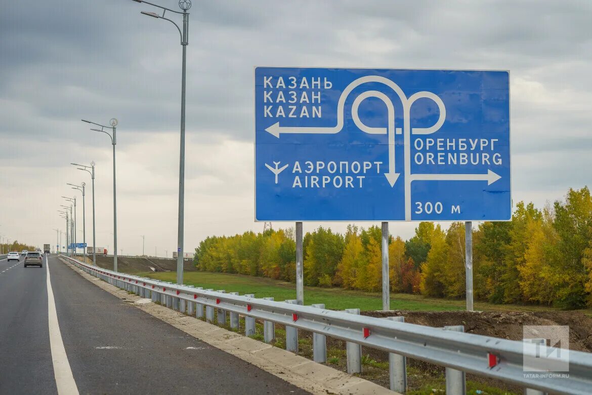 Airport Road Изображения: просматривайте стоковые фотографии, векторные изображе
