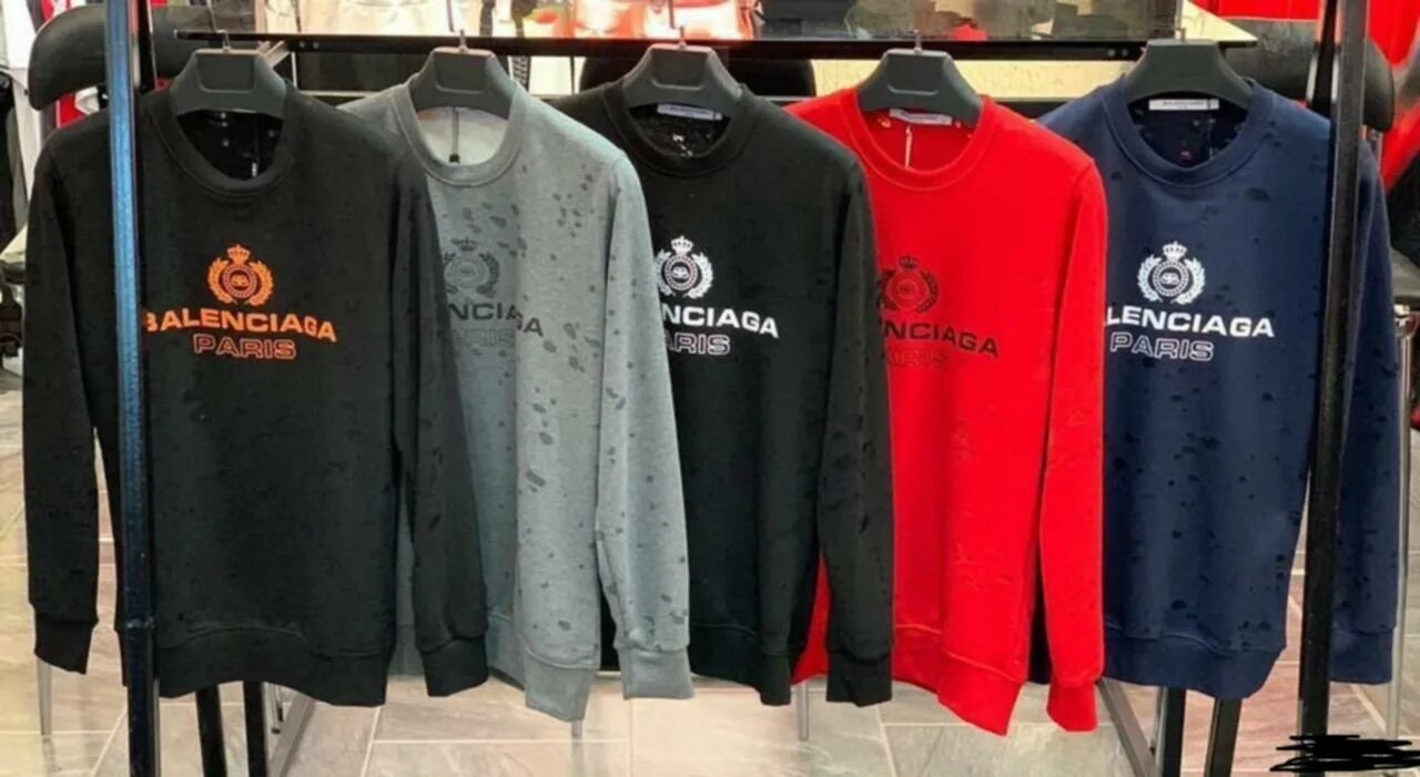 Продать бренд. Баленсиага брендовые вещи. balenciaga одежда. balenciaga одежда мужская. фирменный свитшот бренда.