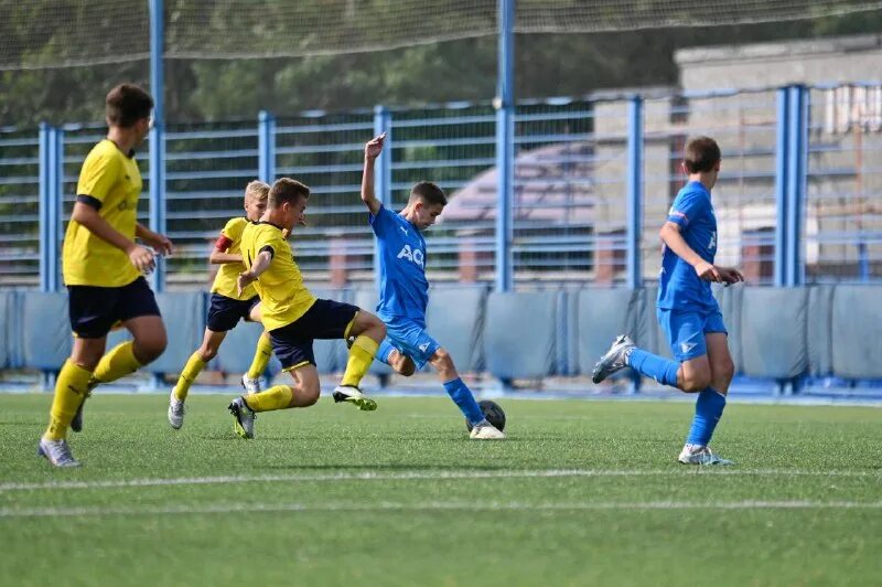 академия фк ростов. фк ростов 2010. фк ока 2000 год. город лиски дружба футбол. александр паутов ярославль шинник.