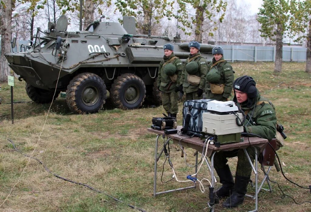 Войска связиста. Войска связи Вооруженных сил Российской Федерации. Сухопутные войска РФ Связист. Военная связь. Связист Российской армии.