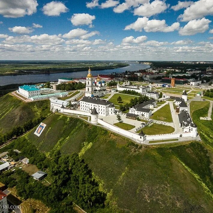 Тобольский кремль где. Город Тобольск Тобольский Кремль. Тобольский Кремль Тюмень. Тобольский Кремль экскурсии. Архитектурный ансамбль Тобольского Кремля.