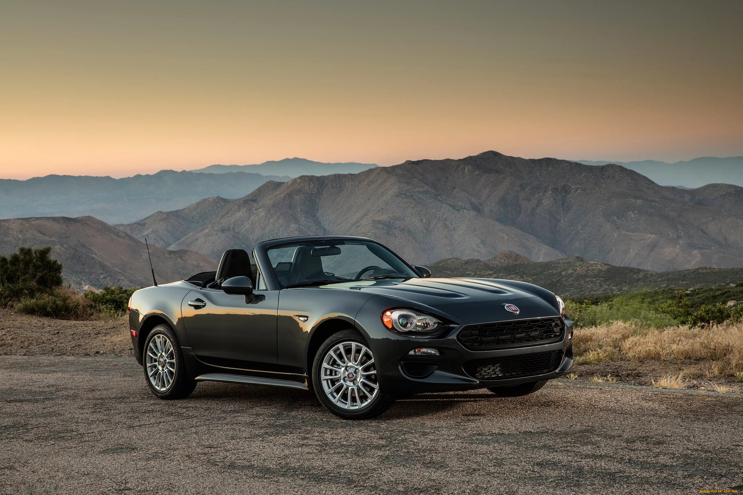 Abarth 124 spider black. Кабриолет fiat 124 spider. Fiat 124 abarth. Fiat 124 спайдер. Fiat 124 spider abarth.