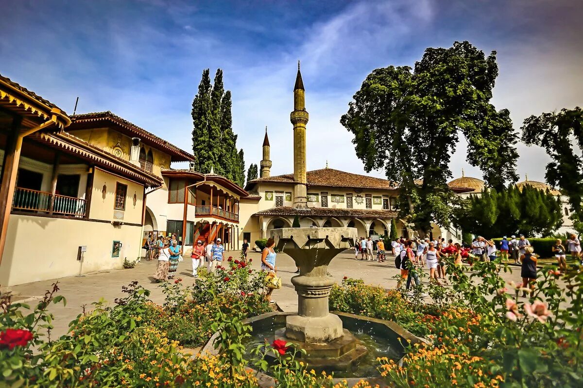 Продторг бахчисарай. Бахчисарай море. Бахчисарай крым старый город. Продторг бахчисарай. Республика крым бахчисарай улица басенка.