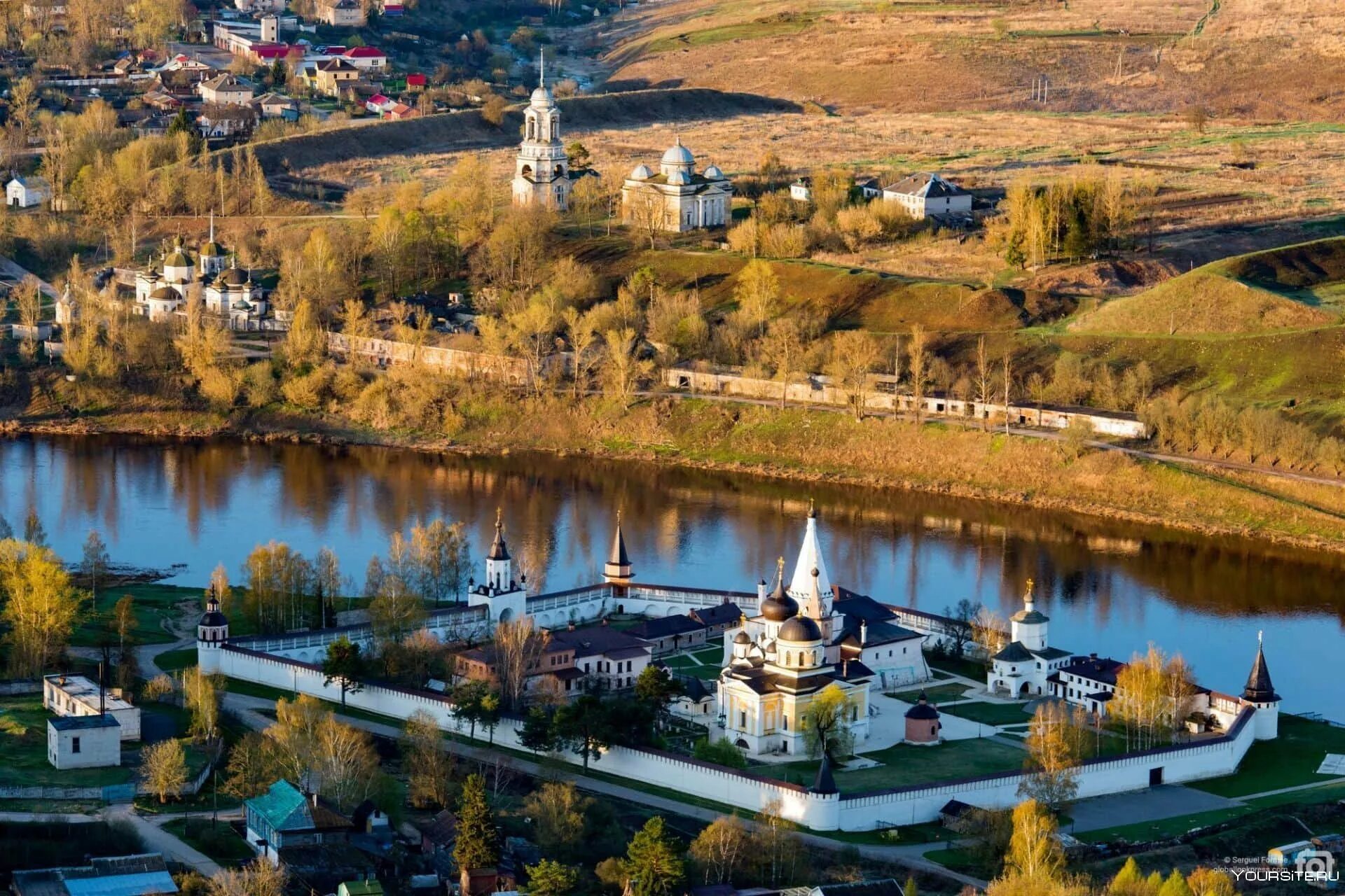 Монастыри тверской области фото. Тверь городок Старица. Старица город Тверская область. Город Старица Старица Тверская область. Старицкий монастырь Тверская область.