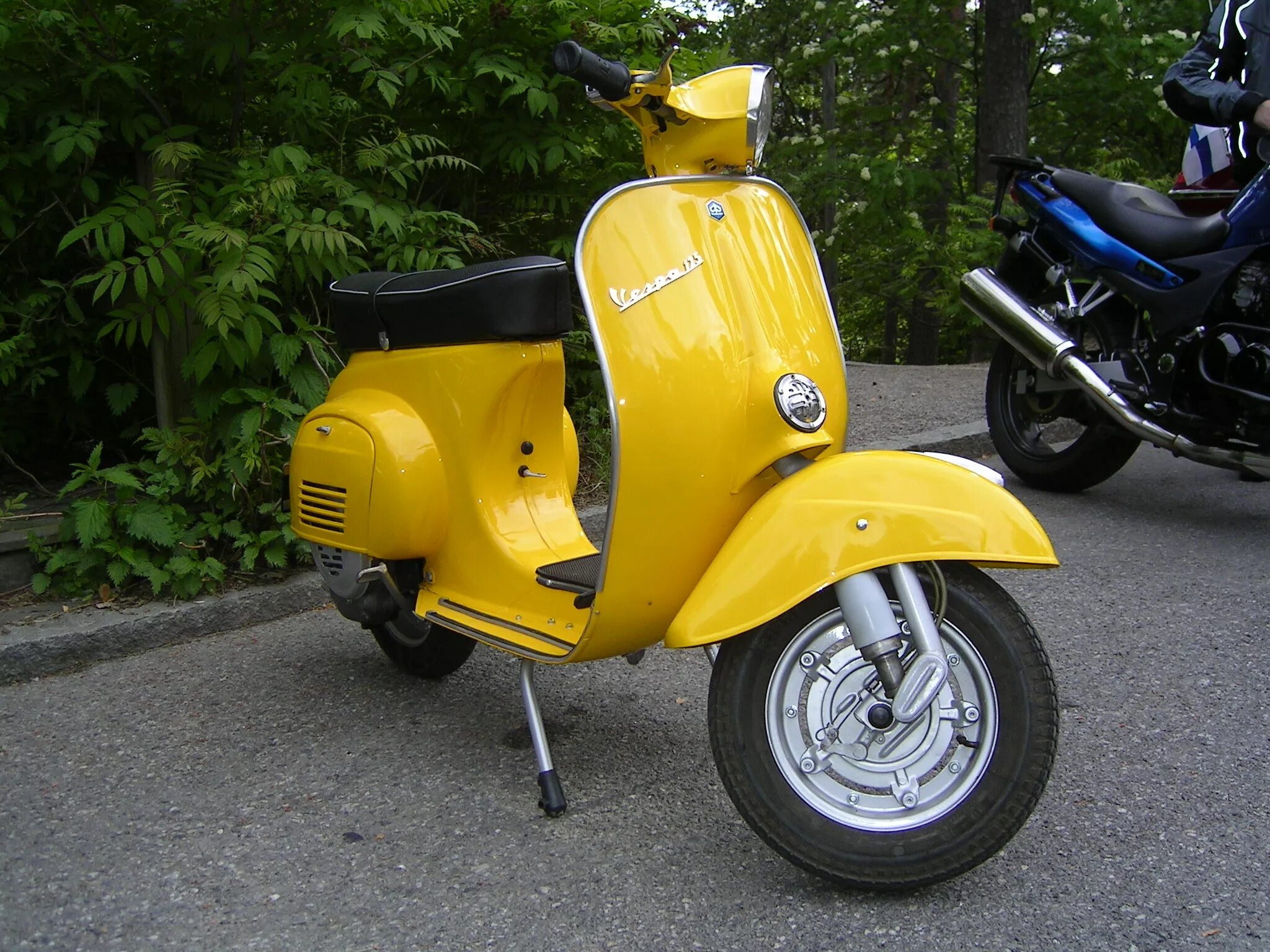 Веспа мотороллер. Vespa 98. Веспа байк. Vespa 125. Желтый мопед