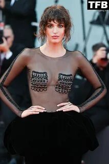 Greta Ferro Flashes Her Nude Tits at the 79th Venice International Film Fes...