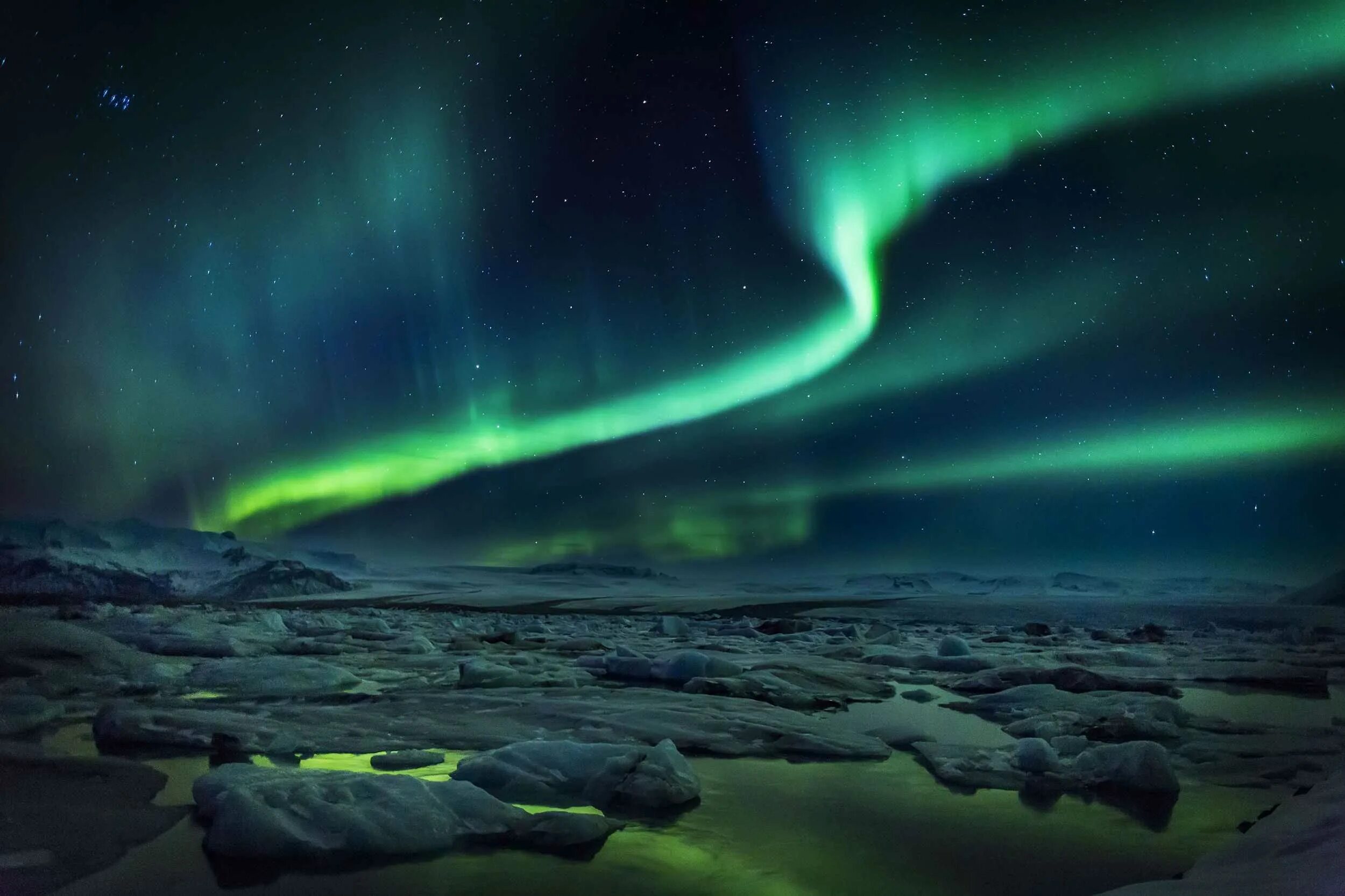 Северно Ледовитый океан Северное сияние. Aurora Borealis Северное сияние. Aurora Borealis - Northern Lights.