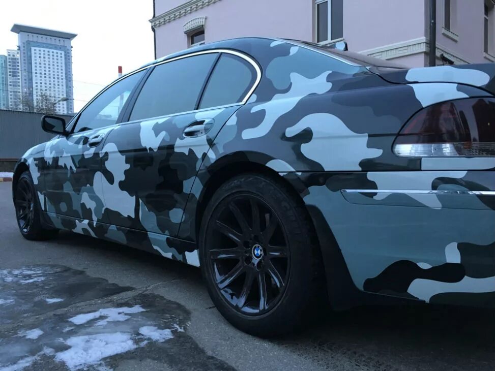 Ауди q3 в камуфляже. Ланос камуфляж. Jeep grand cherokee камуфляж. Пленка камуфляж оклейка. Пленка камуфляж оклейка.