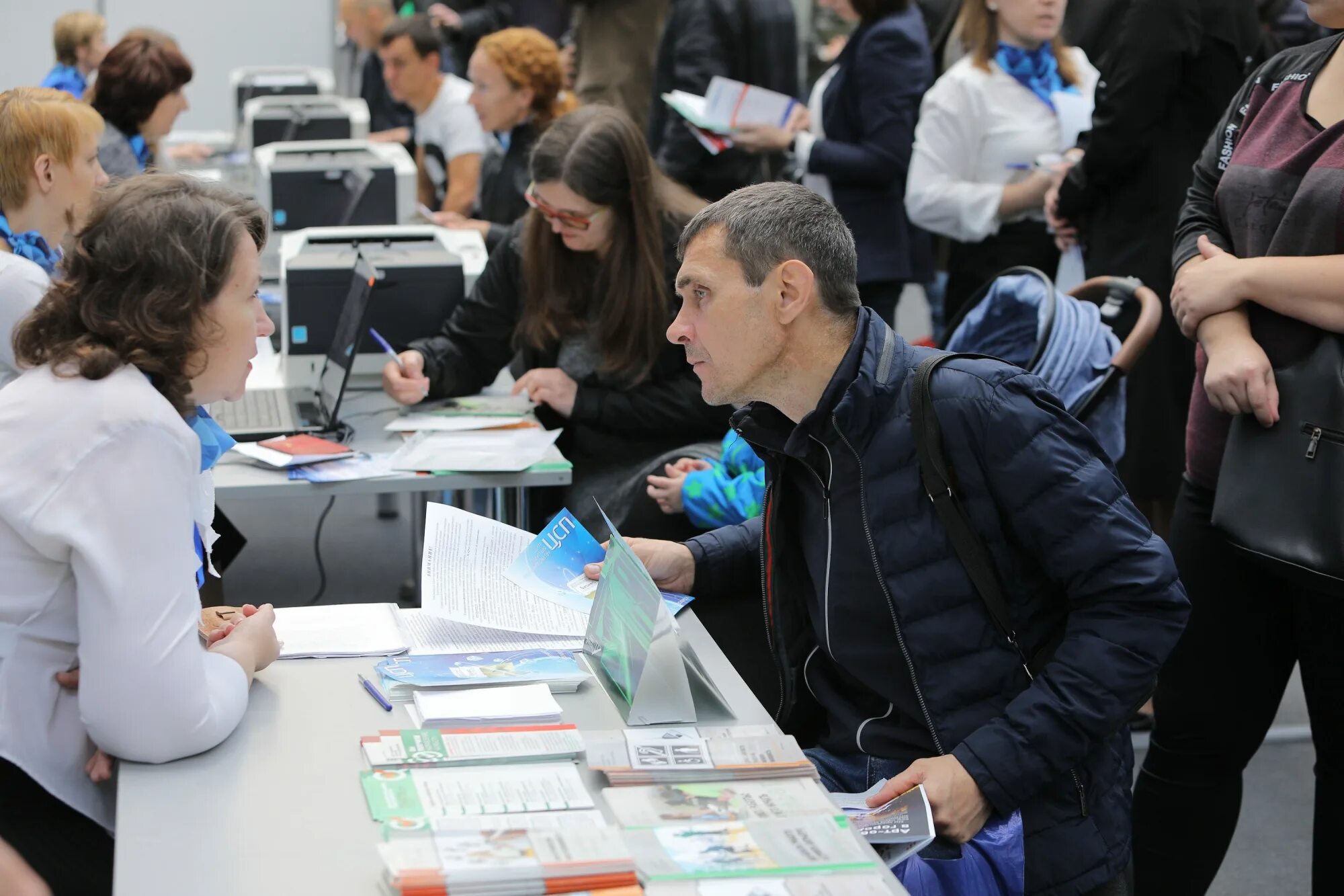 Первые сибирские предприниматели. Месторождение сухой лог полюс золото. Робот в красноярске в мвдц сибирь. Высочайший вакансии красноярск. Бодайбо артель угахан.