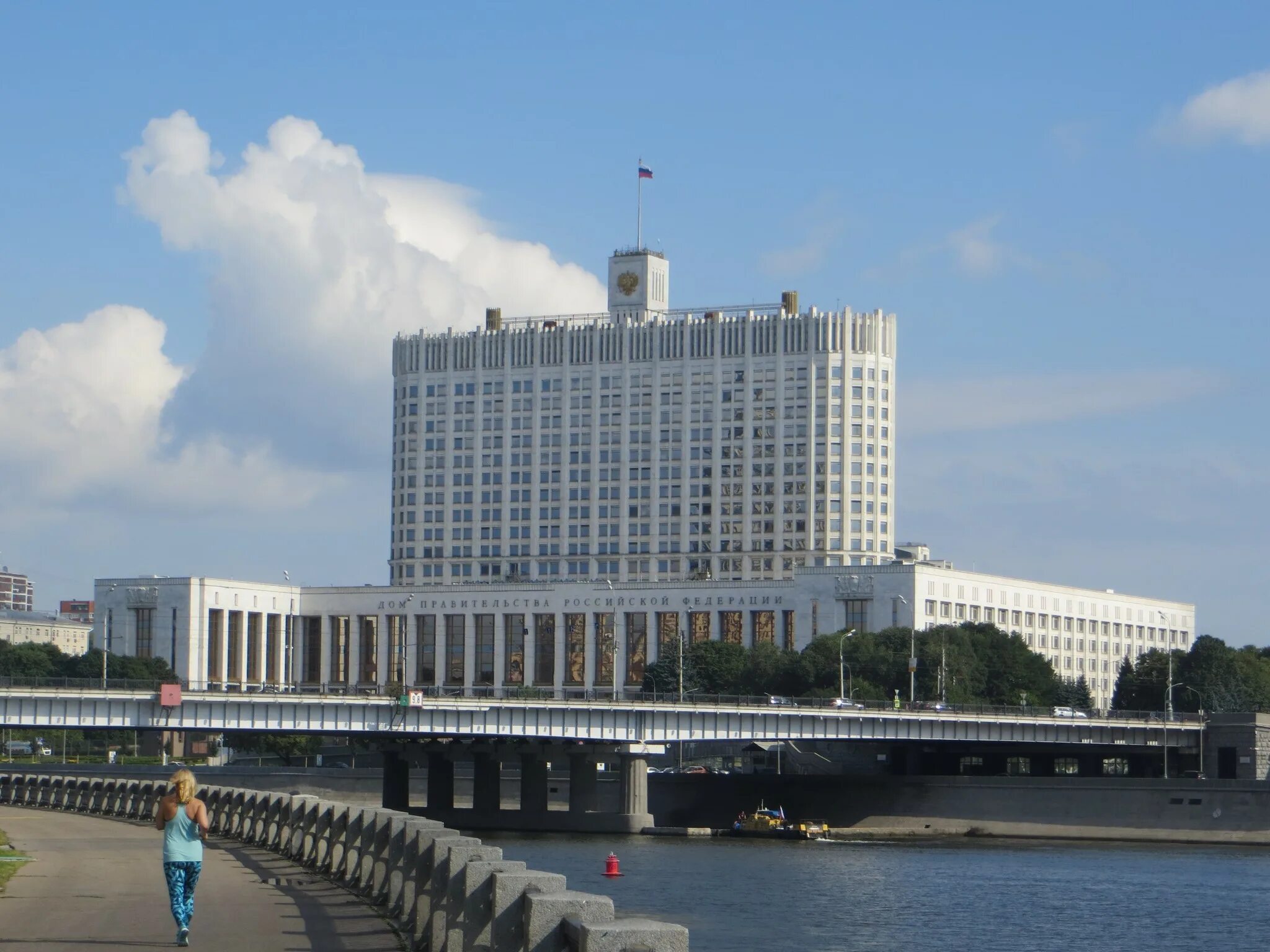 Белый дом (здание правительства РФ В Москве). Архитектор д.н. Чечулин. Белый дом на Краснопресненской набережной в Москве. Дом советов РСФСР (дом правительства РФ). Дом правительства на Краснопресненской набережной. Дом рф набережные