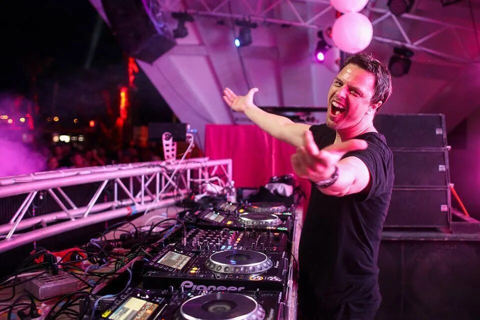 Глобал диджей. Мартин шульц диджей. markus schulz global dj broadcast. маркус шульц в студии. илья шульц диджей.