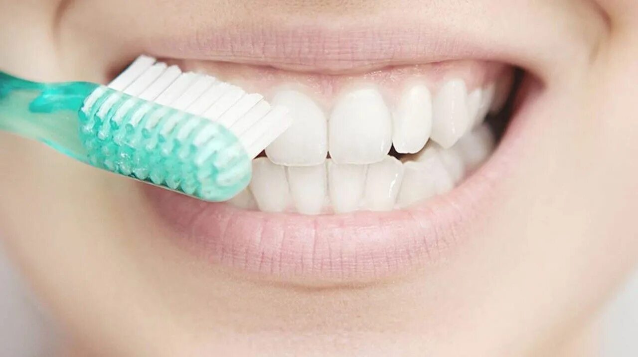 Мытье зубов. Гигиена полости рта. Гигиена зубов. Зубы гигиена полости рта.