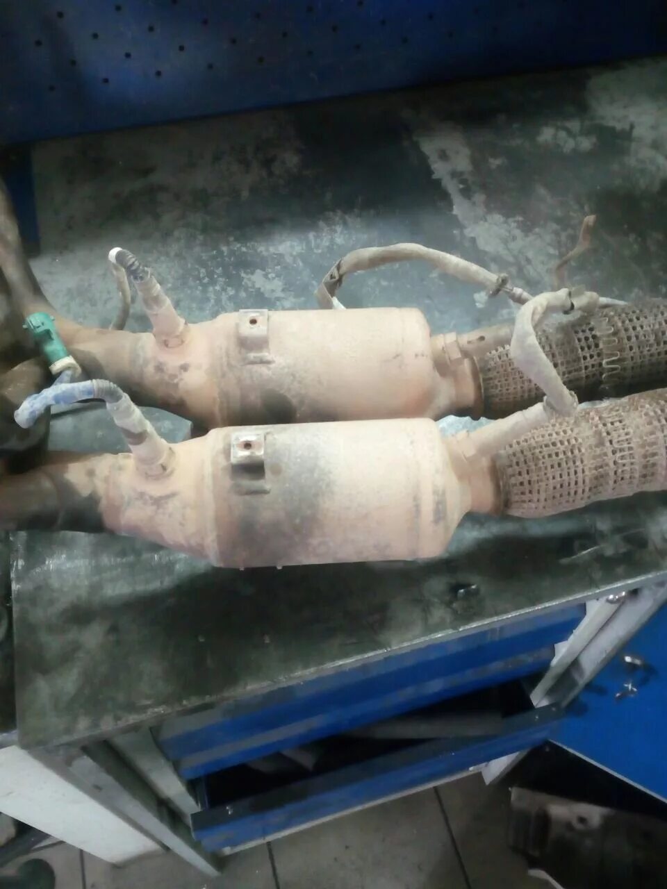 Пламегаситель тойота королла 150 1/3. Катализаторе 2. Фильтр на выхлопную трубу. Катализаторе 2. Катализатор в бмв е30.